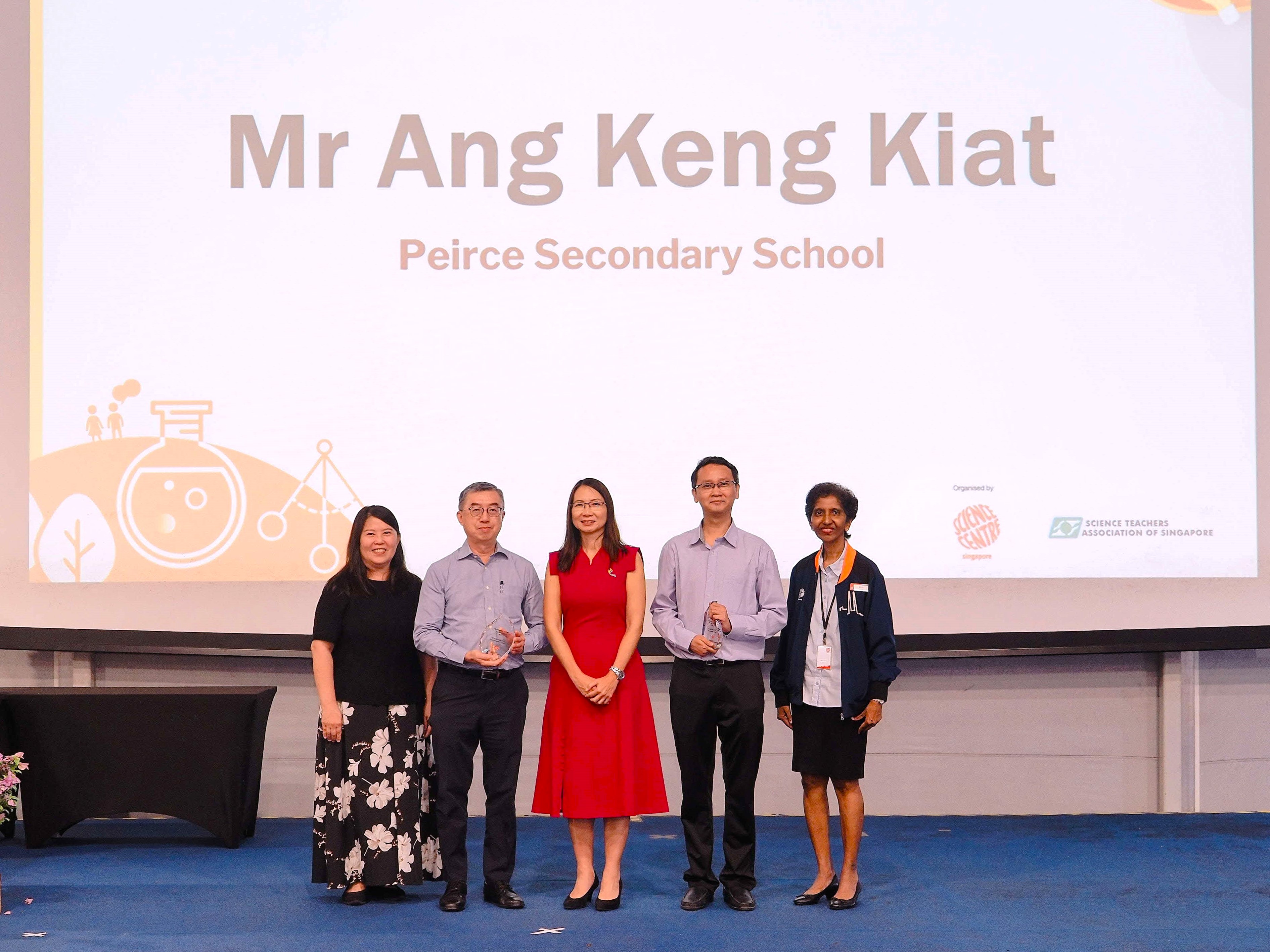 Mr Ang Keng Kiat HOD Science receiving the Outstanding Science Teacher Award 2025 Physics
